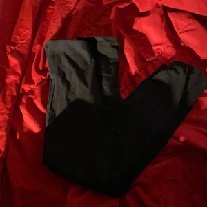 3 pairs of yoga pants all same style